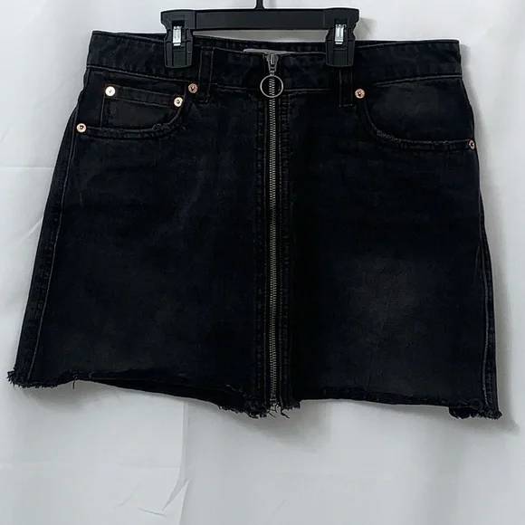 Women’s We The Free Black Denim Zipper Front Skirt Size 28 EUC - Picture 2 of 7